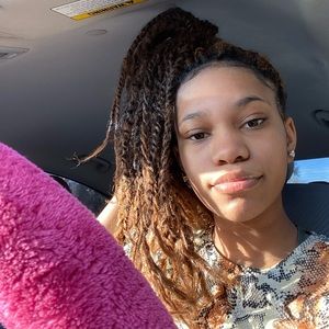 Meet your Posher, Lexie